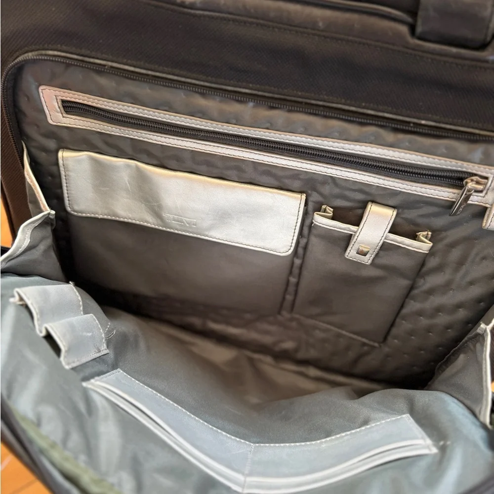 Vintage TUMI Innovation 17